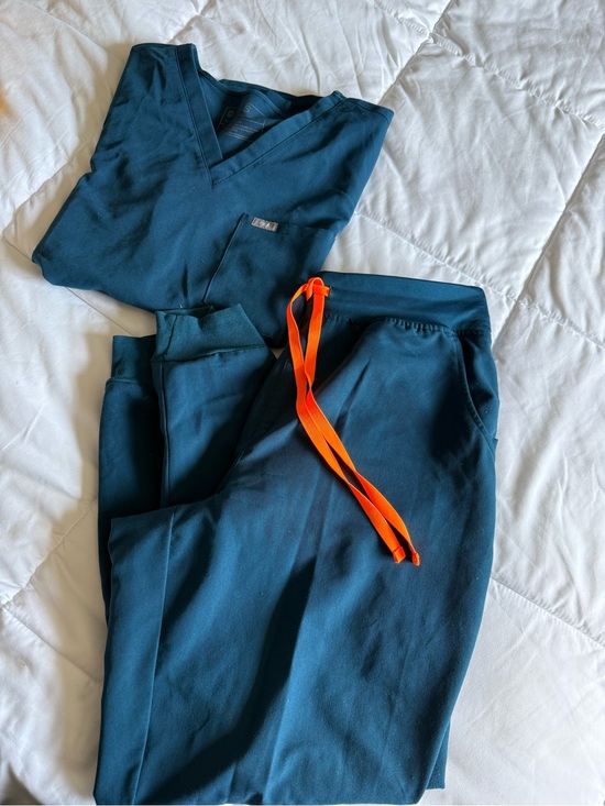 Figs Pants - FIGS Women’s Deep Reef Scrub Set with Orange Drawstring